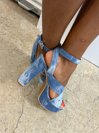 Sky High Grommet Platform – Acid Wash Denim